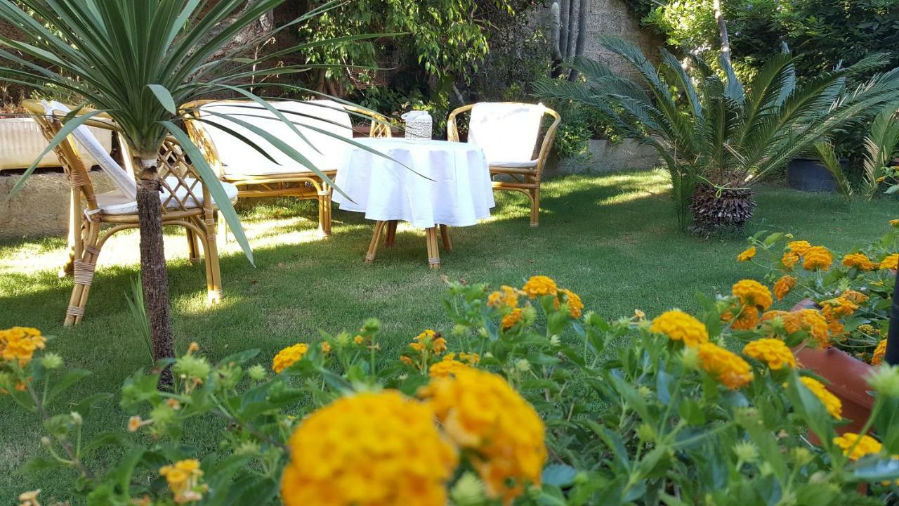 Bed and Breakfast Il Girasole Domus De Maria Exteriér fotografie