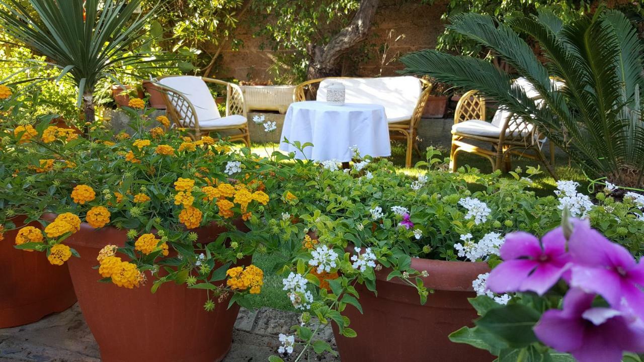 Bed and Breakfast Il Girasole Domus De Maria Exteriér fotografie